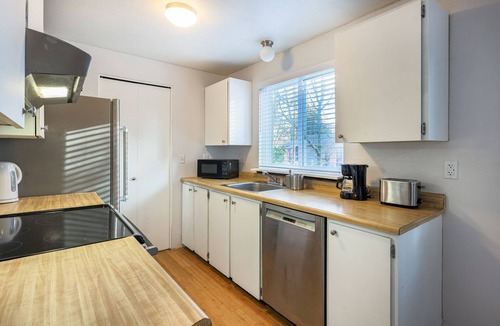 Cedar Mill Condo | Beautiful 1-bedroom condo: close to Nike & Intel