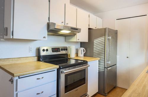 Cedar Mill Condo | Beautiful 1-bedroom condo: close to Nike & Intel
