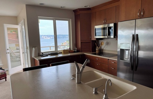 University Place Apartment | Beautiful 2-bedroom Puget Sound view apartment in University Place