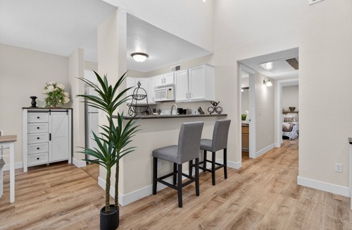 Spring Valley Condo | Beautiful 2 Bedroom Condo 10 min from the Strip