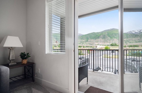 Farmington Apartment | Beautiful 2 Bedroom Apartment Near Lagoon