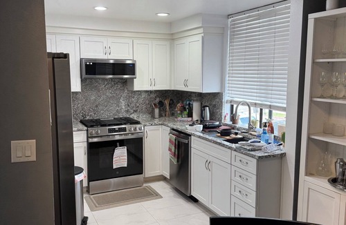 Canoga Park House | Beautiful 2 bedroom 2 bathroom townhome with AC Los Angeles, Canoga Park