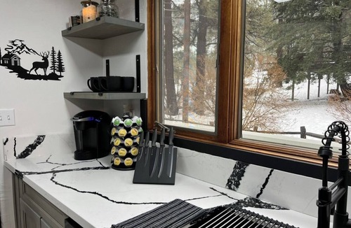 Wrightwood House | Beautiful 3-bedroom Chalet in Wrightwood perfect for your getaway