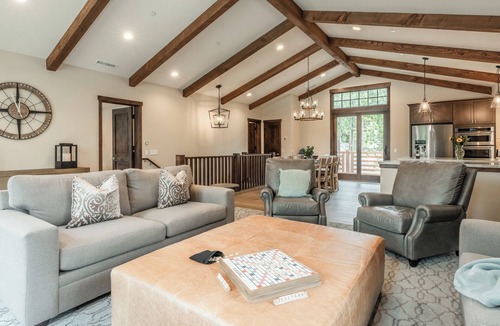 Mammoth Lakes House | Beautiful 4-bedroom Luxury Home on the Sierra Star Golf Course