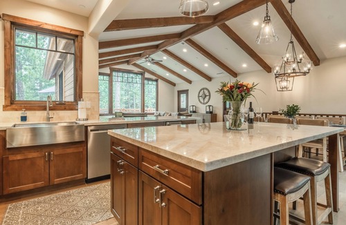 Mammoth Lakes House | Beautiful 4-bedroom Luxury Home on the Sierra Star Golf Course