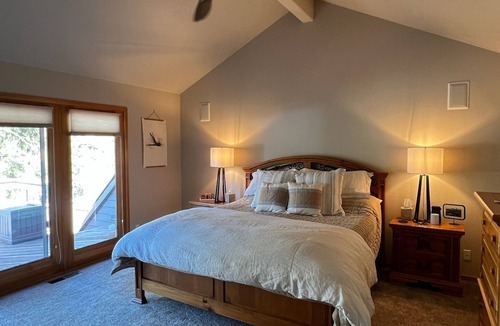 Sunriver Resort | Beautiful 4-bedroom home in Sunriver Resort w AC, Spa, Bikes - Adventure Ready!