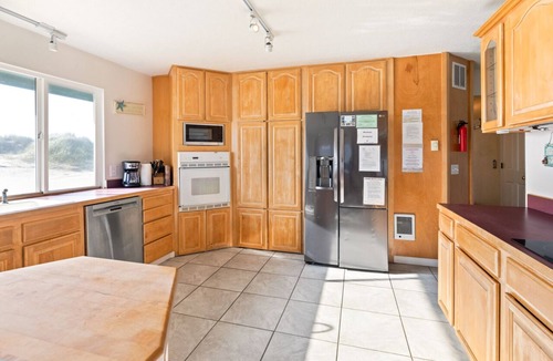 Bayshore House | Beautiful 4-bedroom oceanfront house! Ask about longer stay discounts!