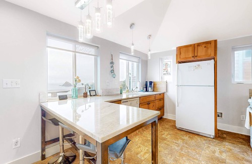 Oceanside House | Beautiful and dog friendly ocean views with a private patio