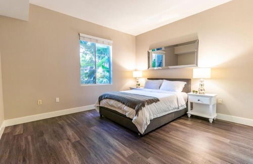 Mid-City Apartment | Beautiful Apartment in Santa Monica!