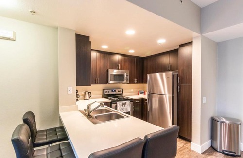 Mid-City Apartment | Beautiful Apartment in Santa Monica!