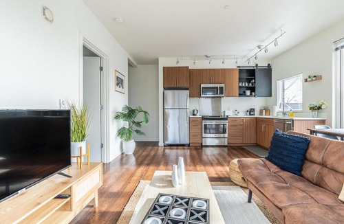 Mann Apartment | Beautiful Apartment | Rooftop views | Parking