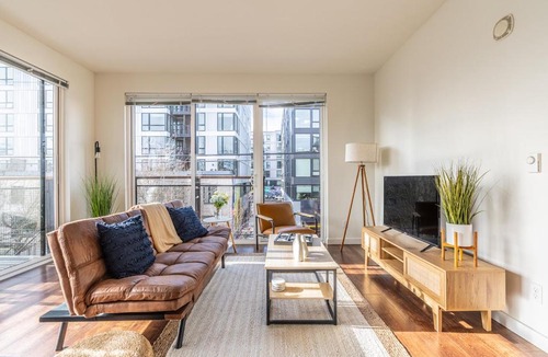 Mann Apartment | Beautiful Apartment | Rooftop views | Parking