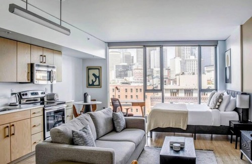 Downtown Seattle Apartment | Beautiful Apt AC Downtown Pike TMobile