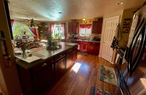 Southwest Bend House | Beautiful Bend Home, sleeps 9,Near Old Mill.