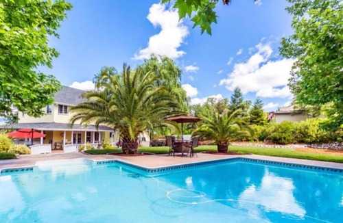 Columbia House | Beautiful Bethel Retreat LUXURY home ~ Very close Bethel only one mile away❤️