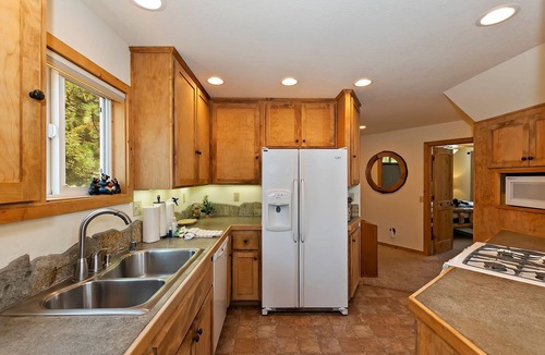 Boulder Bay Cabin | Beautiful Boulder Bay Setting & Lake Views! Game Room! HOT TUB!