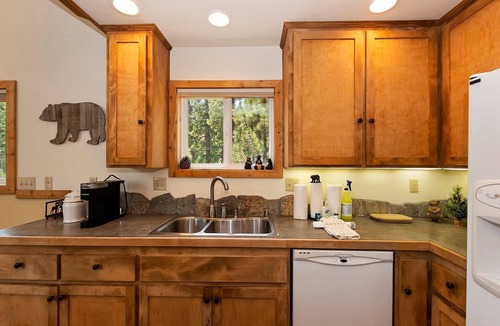 Boulder Bay Cabin | Beautiful Boulder Bay Setting & Lake Views! Game Room! HOT TUB!