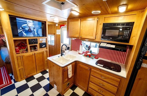 Granite Hills House | Beautiful Caravan Fire Pit and Barbecue Provided in El Cajon, California