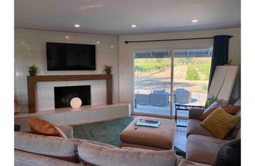 Finley House | Beautiful country vineyard property!