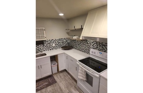 Farmington House | Beautiful Cozy Basement "Close to it All"
