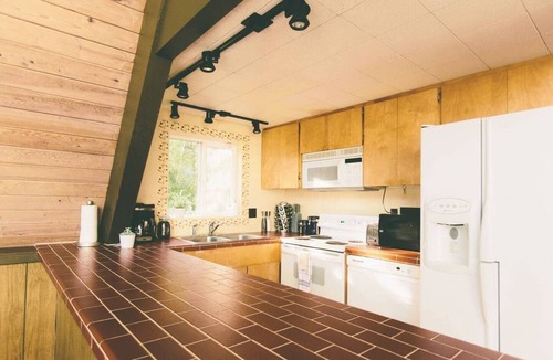 Packwood Cabin | Beautiful, Cozy, Riverfront A-Frame Cabin+Hot tub