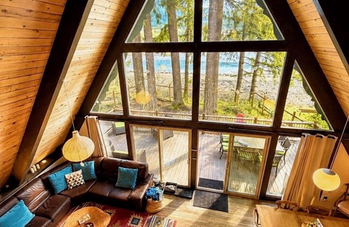 Packwood Cabin | Beautiful, Cozy, Riverfront A-Frame Cabin+Hot tub