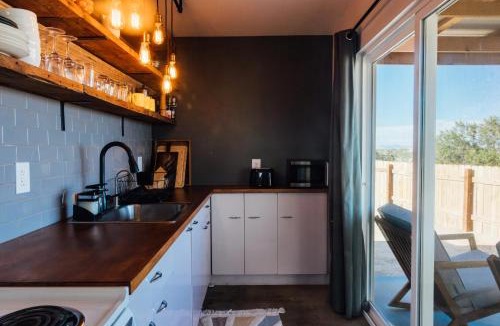 Joshua Tree House | Beautiful Cozy Secluded Retreat Stargaze Hot Tub