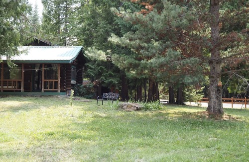 Boundary County Cabin | Beautiful custom built log cabin with AC, WiFi in private forest retreat