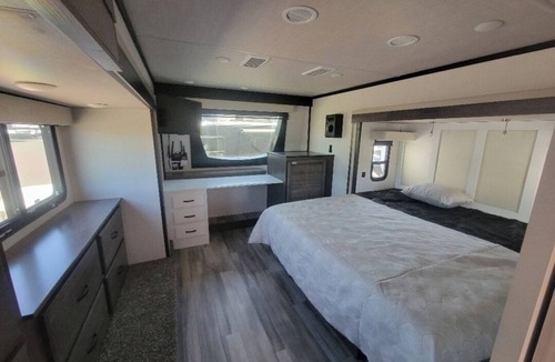 Sanger House | Beautiful fifth wheel by the river