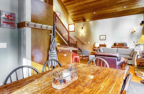 Serene Lakes House | Beautiful getaway with two fireplaces covered deck washer&dryer
