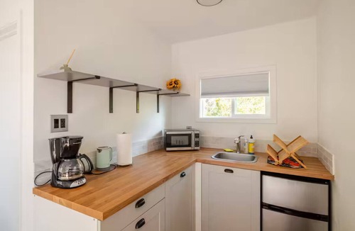 Country Club Villa | Beautiful Guesthouse with direct view of the Bay