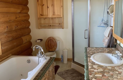 Plush House | Beautiful Hart Mountain Log House
