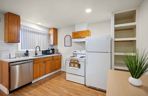 Tillicum Condo | Beautiful Home-Mins to JBLM & Hospitals, Sleeps 4 & Pet Friendly