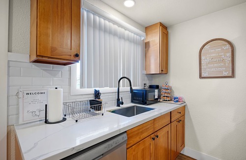 Tillicum Condo | Beautiful Home-Mins to JBLM & Hospitals, Sleeps 4 & Pet Friendly