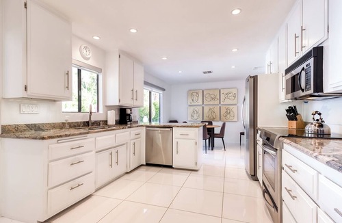 The Movie Colony House | Beautiful home w/mountain views, private pool & gas fireplace