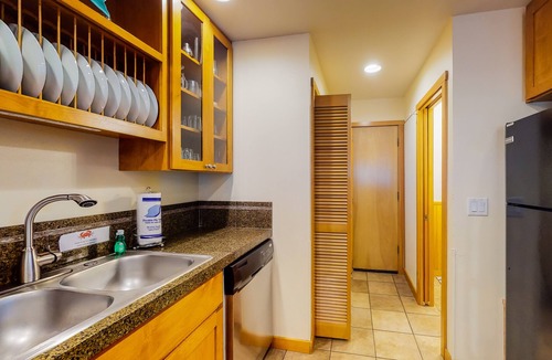 Shorepine Village House | Beautiful Home with Private Hot Tub & Easy Beach Access - Dogs Welcome