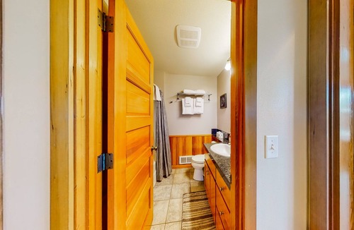 Shorepine Village House | Beautiful Home with Private Hot Tub & Easy Beach Access - Dogs Welcome
