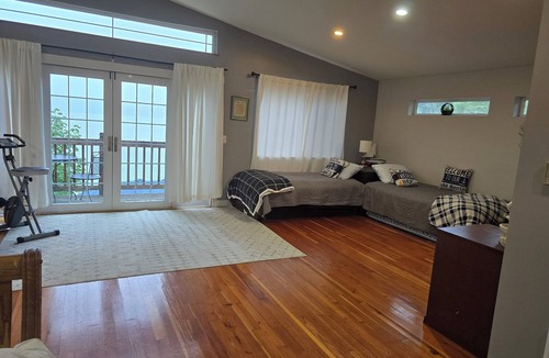 Amanda Park House | Beautiful Lake front Vacation Home Lake Quinault,WA