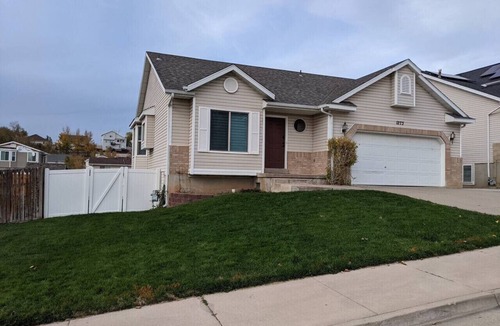 Layton House | Beautiful Large Residential Home ✔ ✔