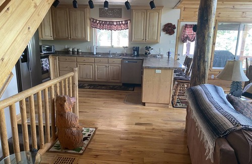 Duck Creek Village Cabin | Beautiful Luxurious Cabin - The perfect getaway!