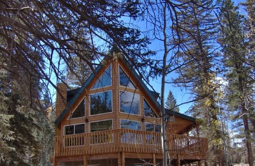 Duck Creek Village Cabin | Beautiful Luxurious Cabin - The perfect getaway!