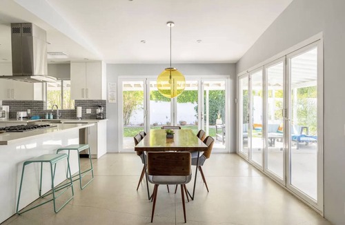 Palm Springs House | Beautiful Midcentury Oasis