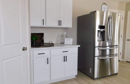 Holiday Shores House | Beautiful NEW Modern Home - Minutes from the river, lake and casinos!