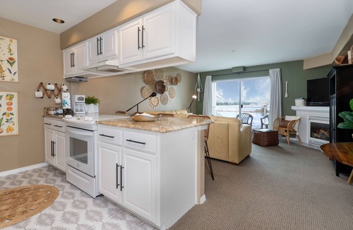 Lincoln City Condo | Beautiful ocean views from this wonderful 3rd floor condo in the Taft District