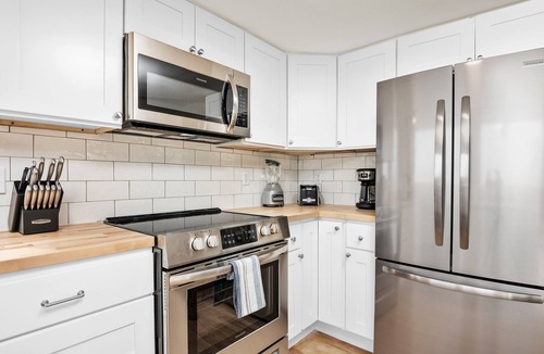 Oceanside House | Beautiful Oceanside Retreat: 7 Bedrooms, Hot Tub, Views, Sleeps Big Groups
