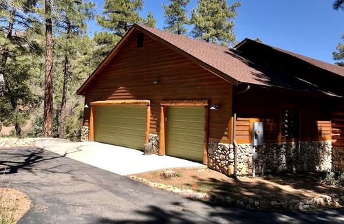 Highland Pines Cabin | Beautiful Prescott Cabin Rental for a Weekend Getaway from Phoenix