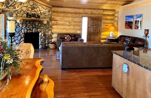 Highland Pines Cabin | Beautiful Prescott Cabin Rental for a Weekend Getaway from Phoenix