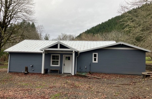 Triangle Lake House | Beautiful Quiet Cozy remodeled riverfront home.