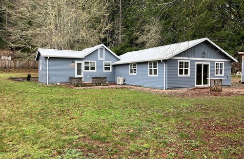 Triangle Lake House | Beautiful Quiet Cozy remodeled riverfront home.