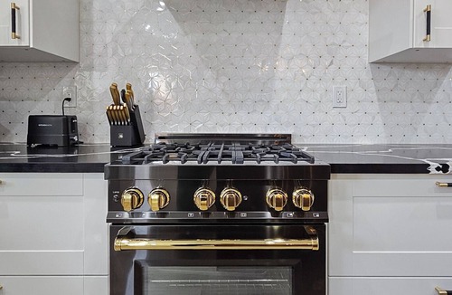 Bard House | Beautiful remodeled 4-bedroom plus an office house in SOHI, close to the strip!